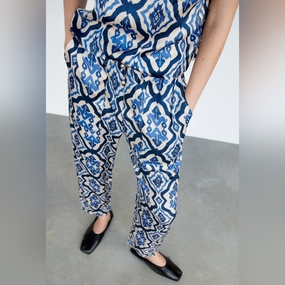 Zara Satin Silky Abstract Print Joggers And Tied Top Set In Cream & Blue Size S - Picture 5 of 16